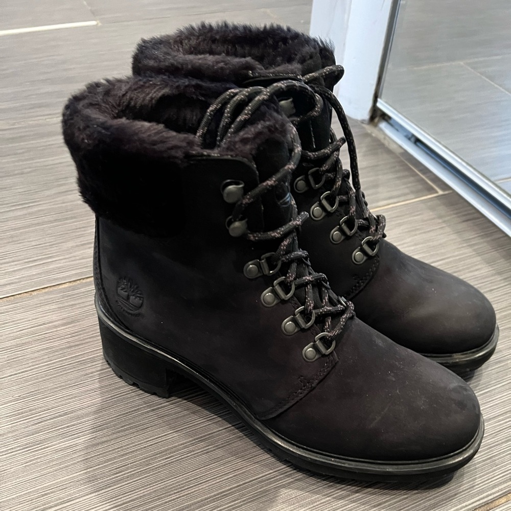 Used 4 times only timberland womans boots with fur inside. Paid $180. Size 8